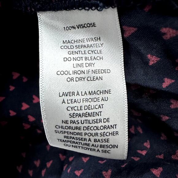 BeachLunchLounge Women's Medium Button Up Blouse Valentin's Day Hearts Flowy - Picture 9 of 10